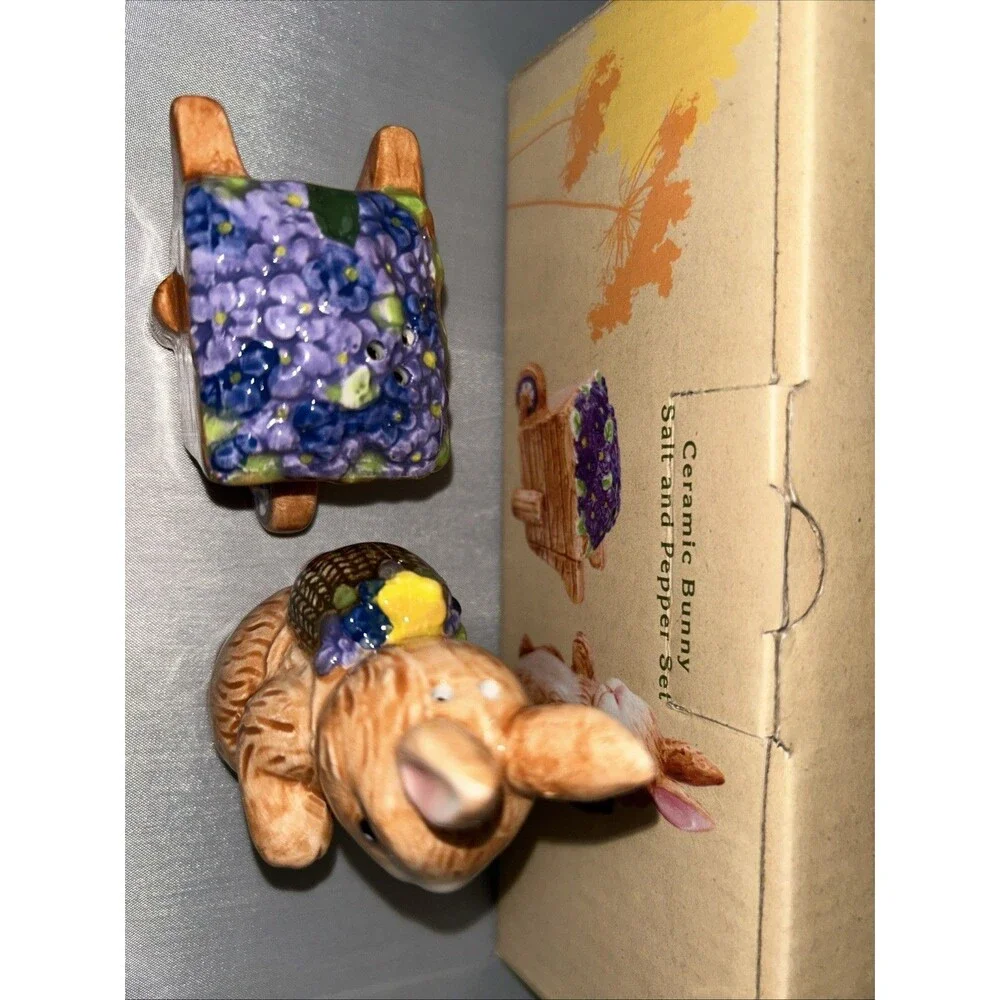 Easter Treasures Cracker Barrel 2pc Salt And Pepper